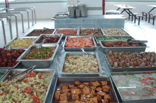 中山工地食堂吃瓜,美食盛宴温暖工友心