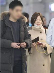 中年夫妻吃瓜,共享生活点滴，品味岁月静好